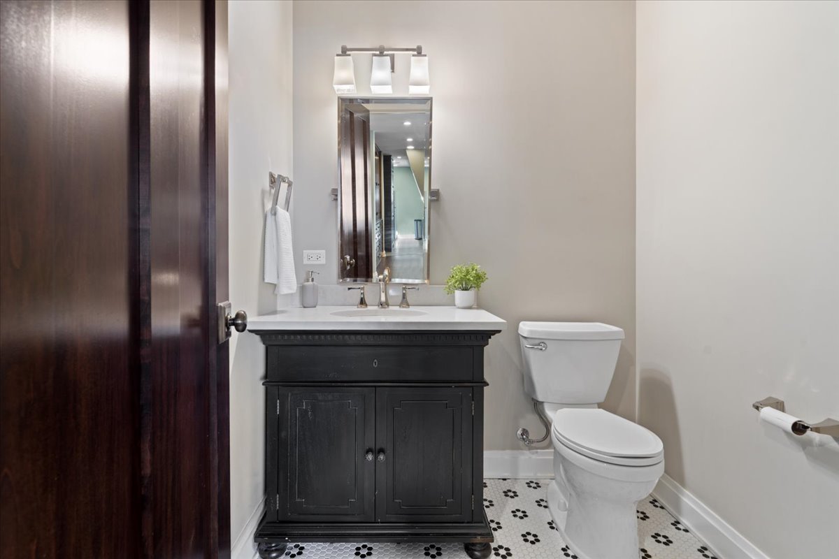 5638 South Woodlawn Avenue Chicago IL 60637