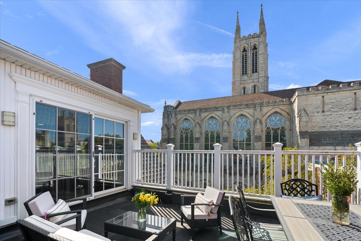 5638 South Woodlawn Avenue Chicago IL 60637