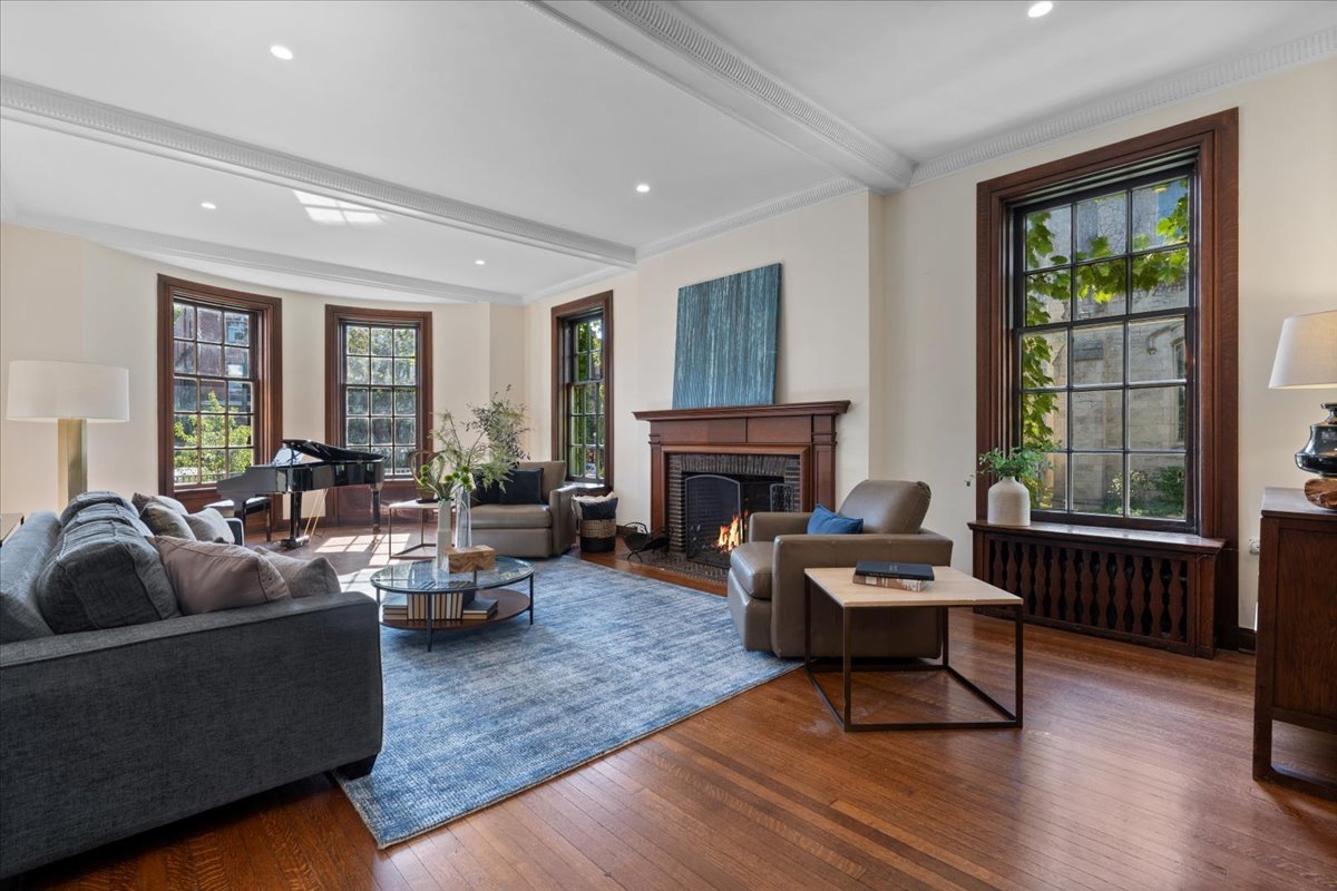 5638 South Woodlawn Avenue Chicago IL 60637