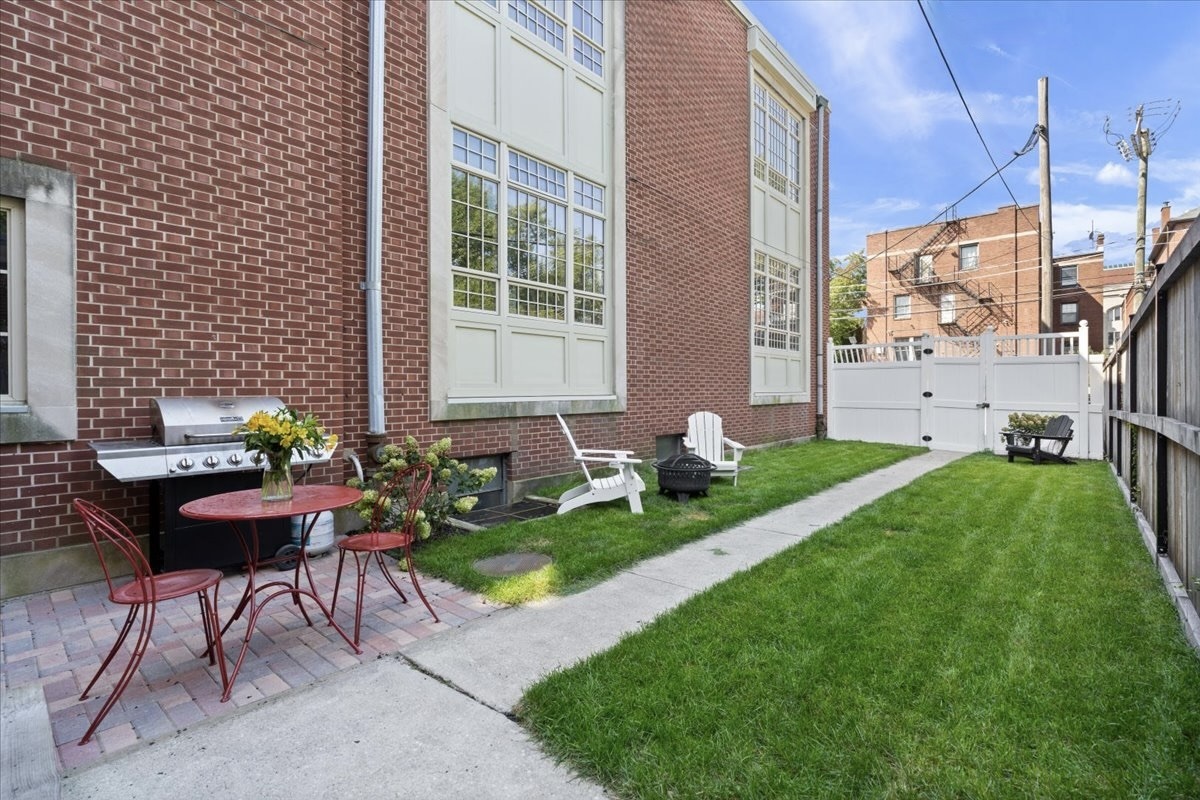 5638 South Woodlawn Avenue Chicago IL 60637