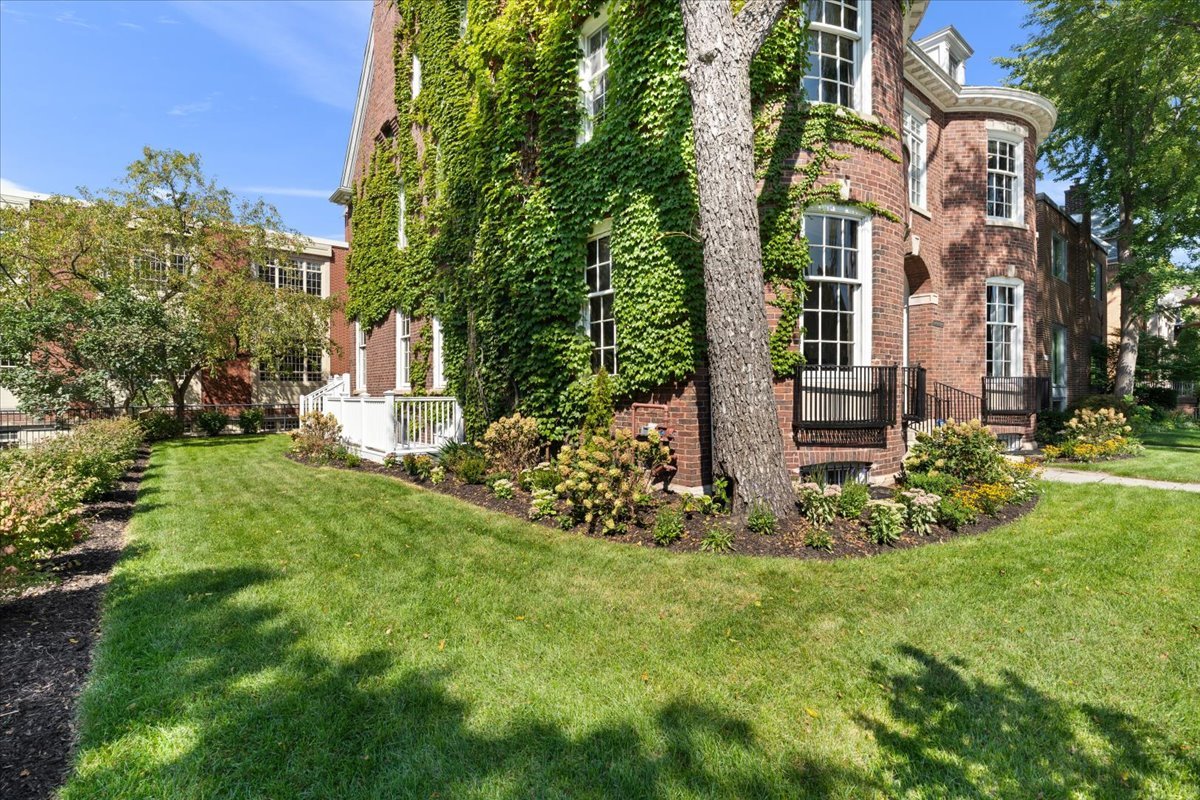 5638 South Woodlawn Avenue Chicago IL 60637