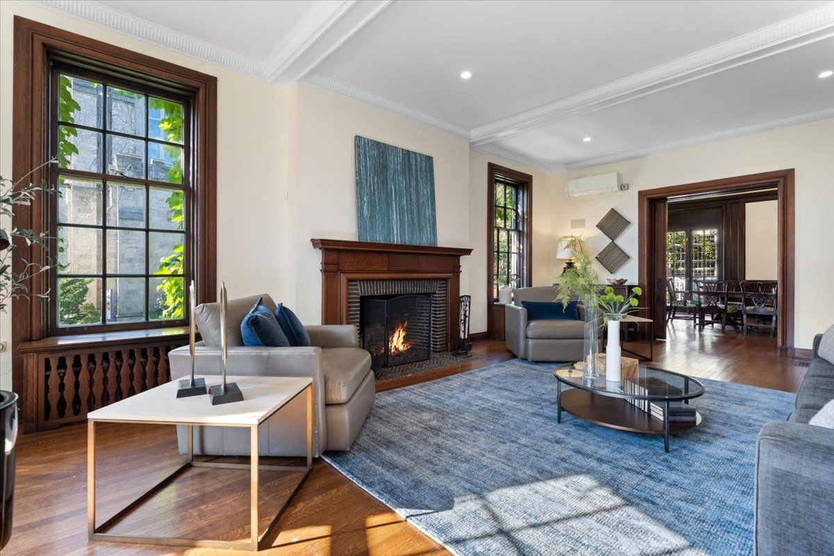 5638 South Woodlawn Avenue Chicago IL 60637