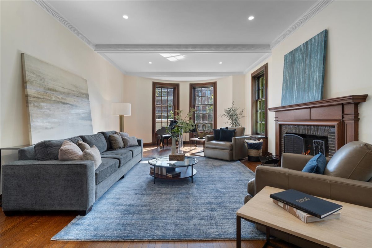 5638 South Woodlawn Avenue Chicago IL 60637