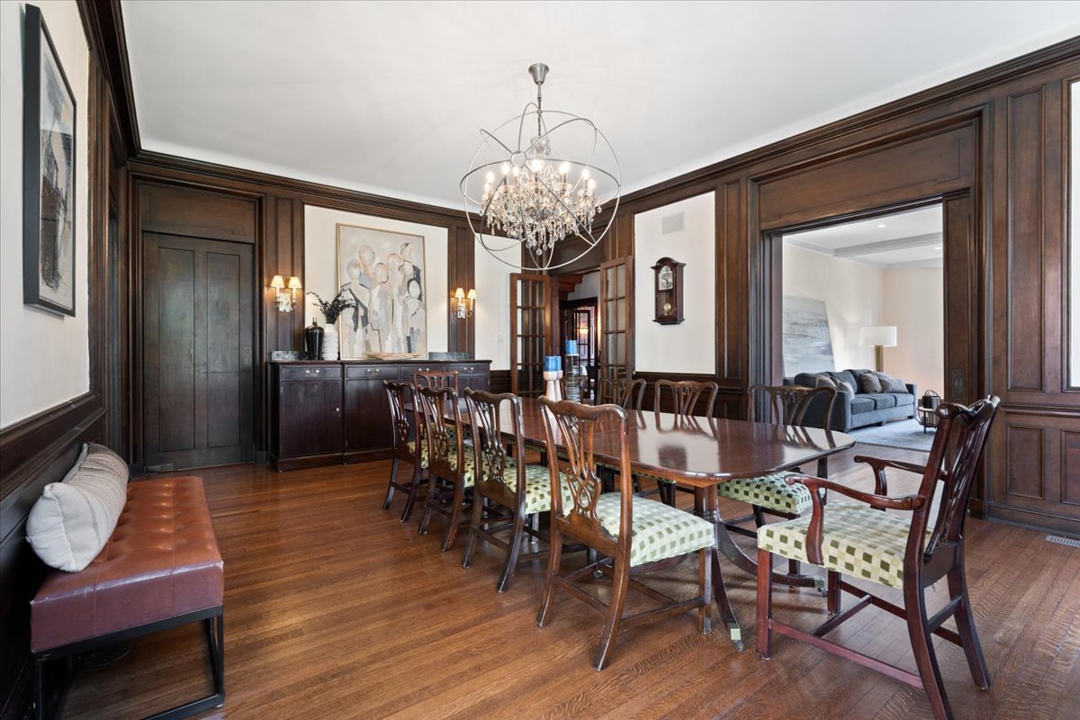 5638 South Woodlawn Avenue Chicago IL 60637