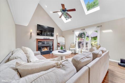 80 Chestnut Court Elgin IL 60120