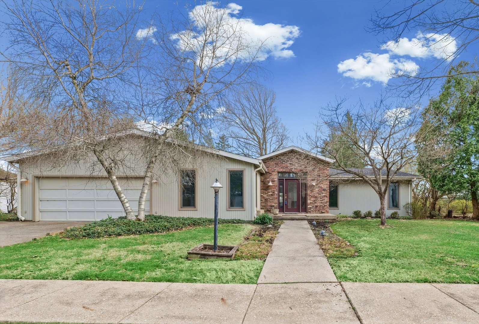 205 East Sherwin Circle Urbana IL 61802