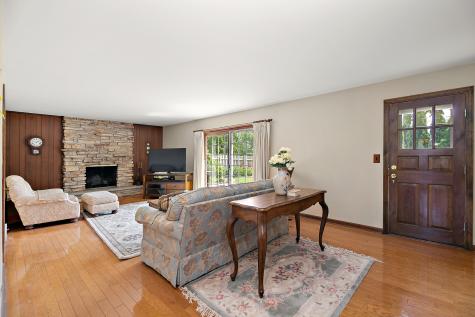 1409 East Rosehill Drive Arlington Heights IL 60004
