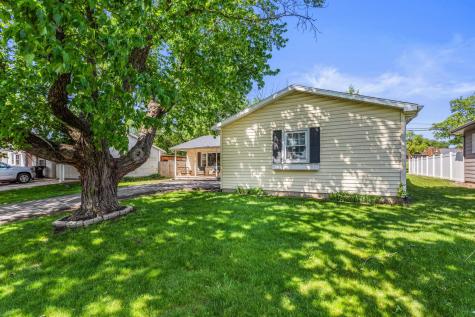 401 Cedar Drive Clinton IL 61727