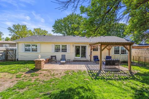 401 Cedar Drive Clinton IL 61727
