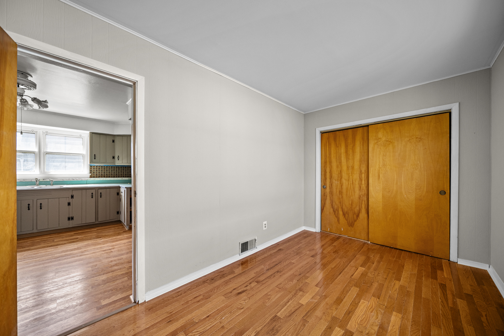 10441 South Avenue H Avenue Chicago IL 60617