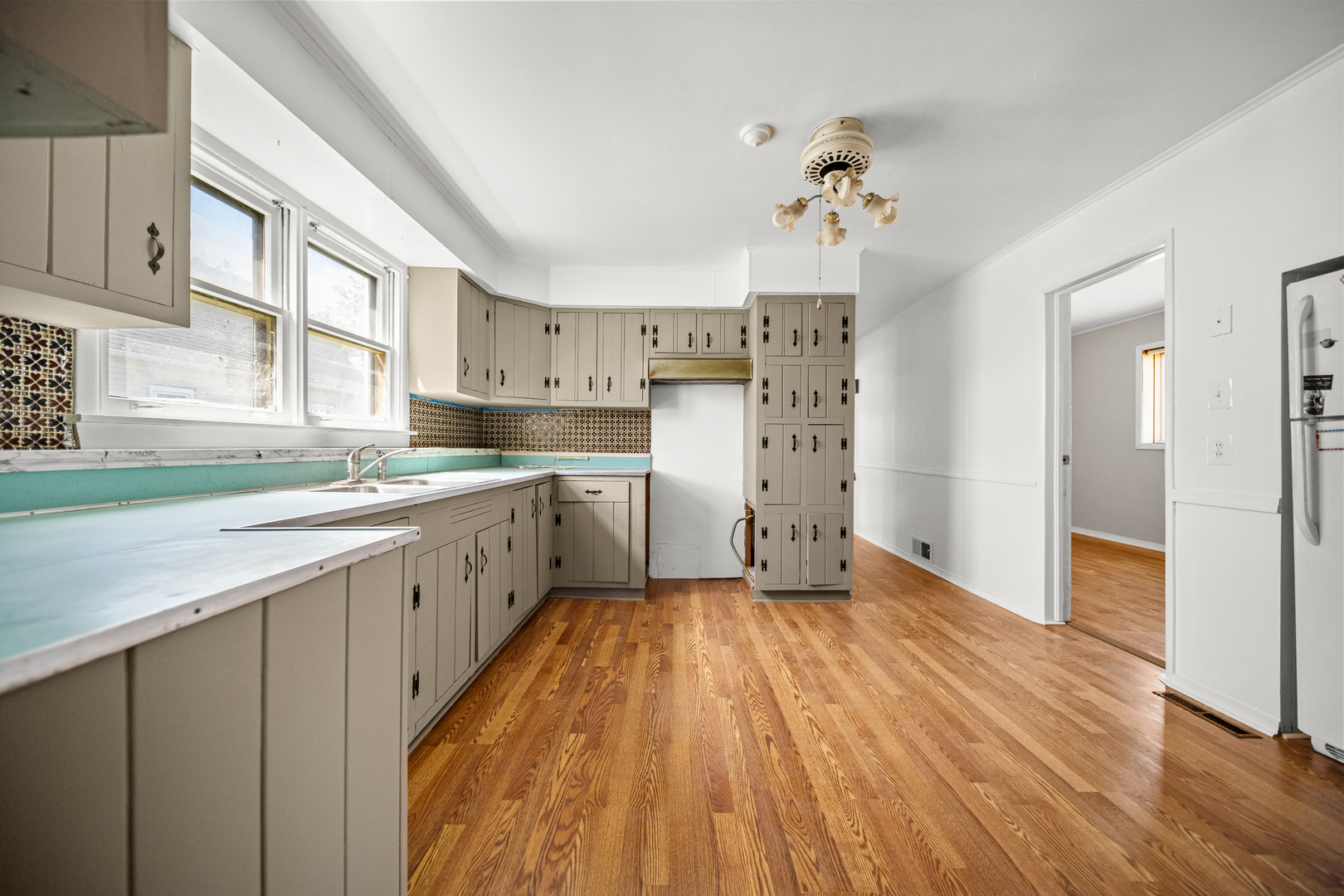 10441 South Avenue H Avenue Chicago IL 60617