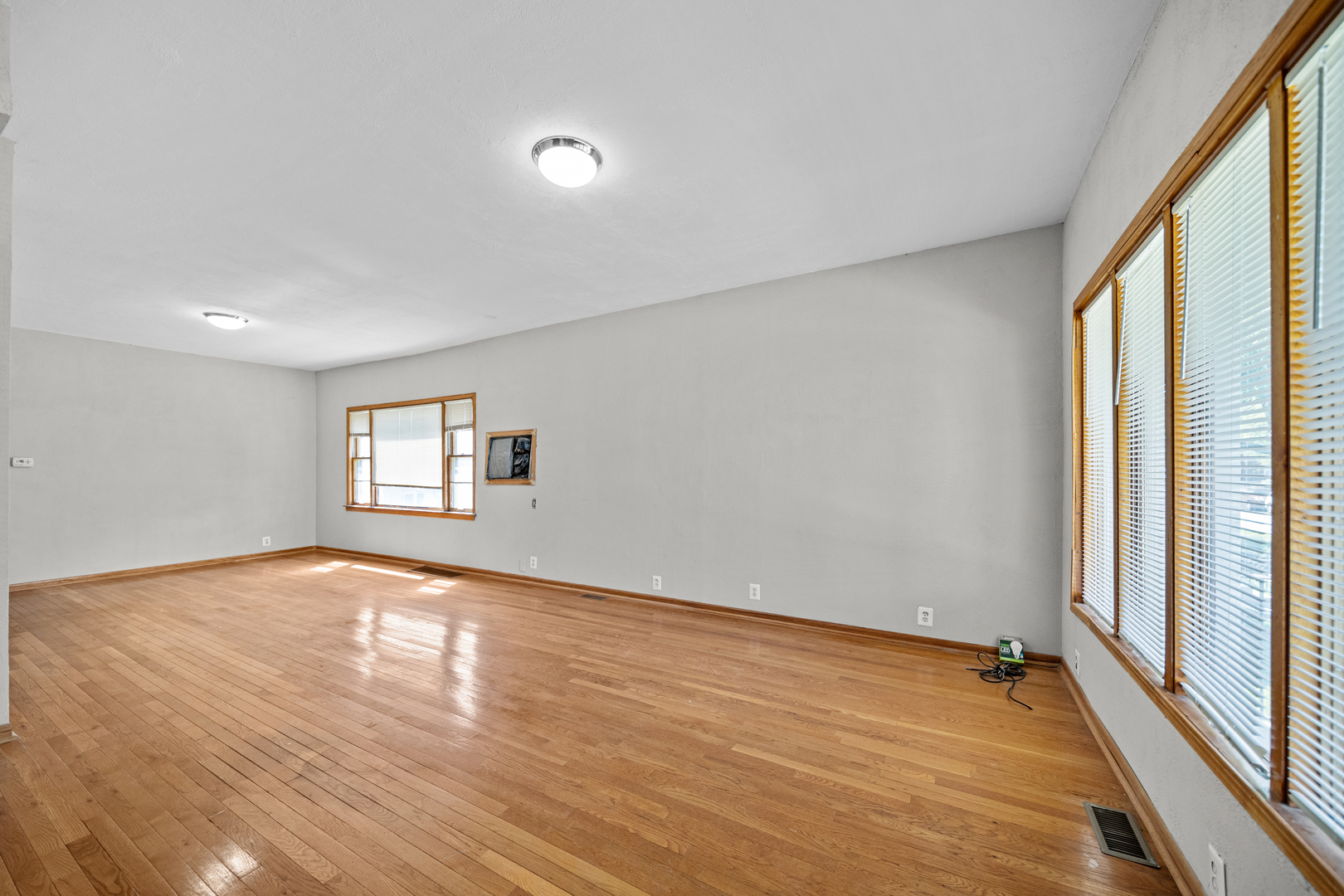 10441 South Avenue H Avenue Chicago IL 60617