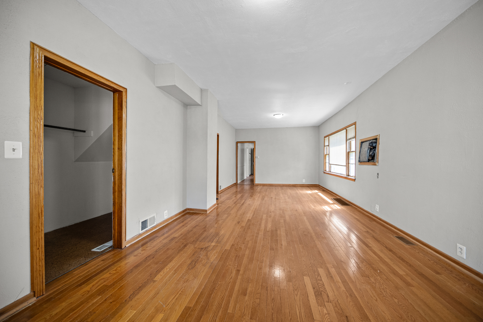 10441 South Avenue H Avenue Chicago IL 60617
