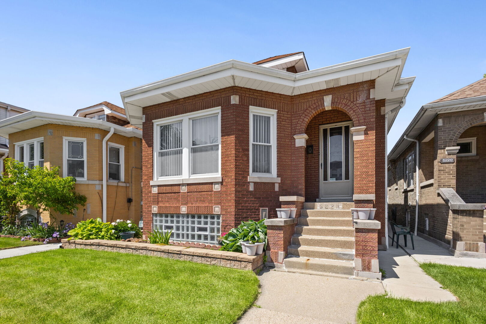 5224 West Oakdale Avenue Chicago IL 60641