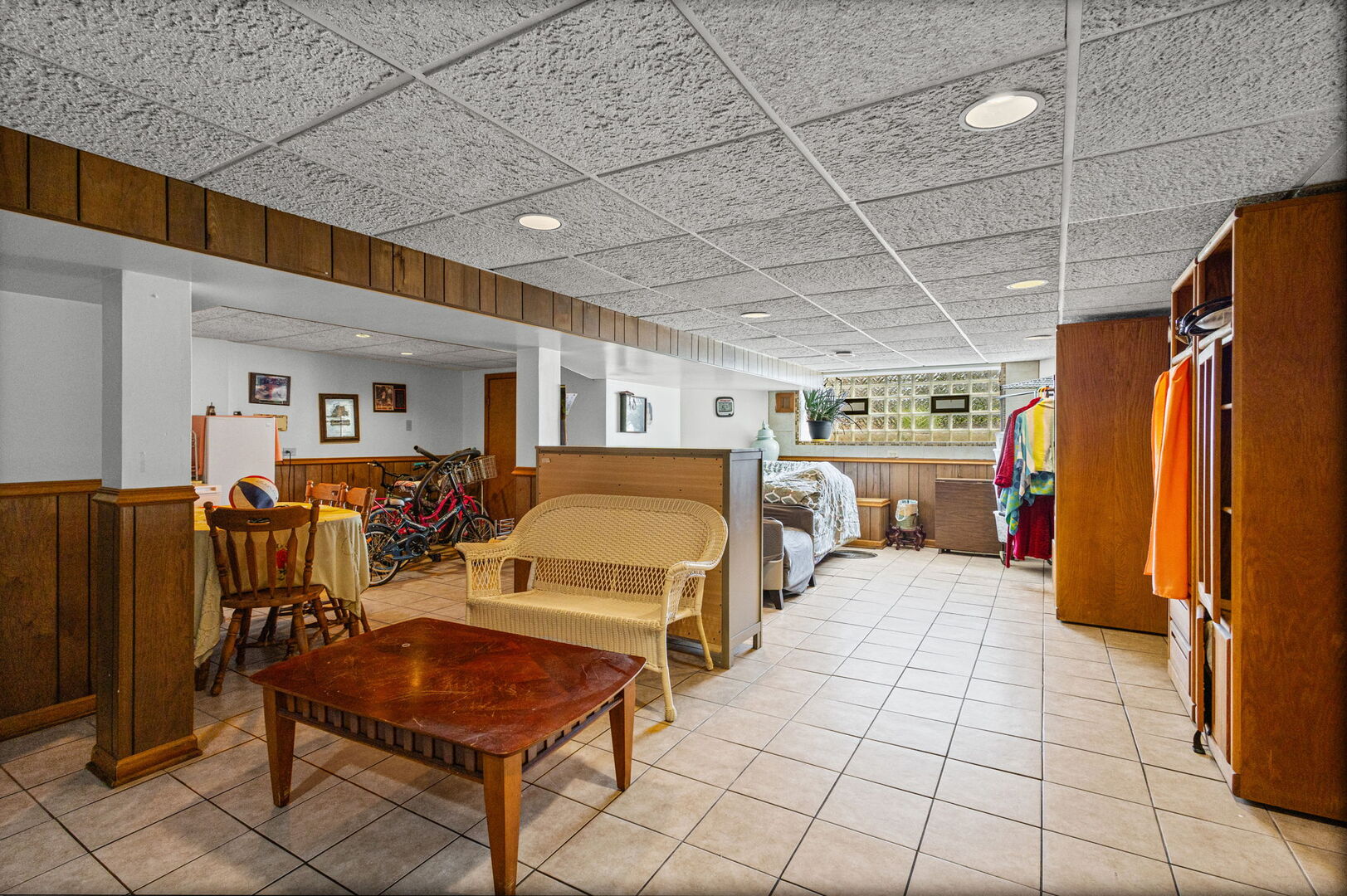 5224 West Oakdale Avenue Chicago IL 60641