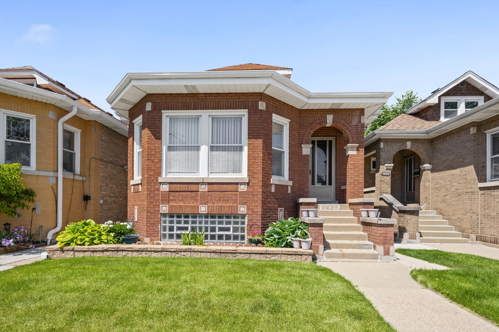 5224 West Oakdale Avenue Chicago IL 60641