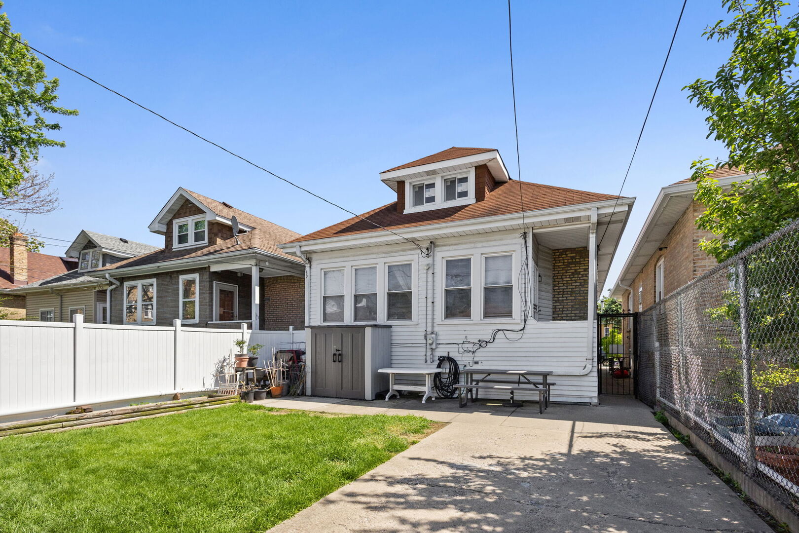5224 West Oakdale Avenue Chicago IL 60641