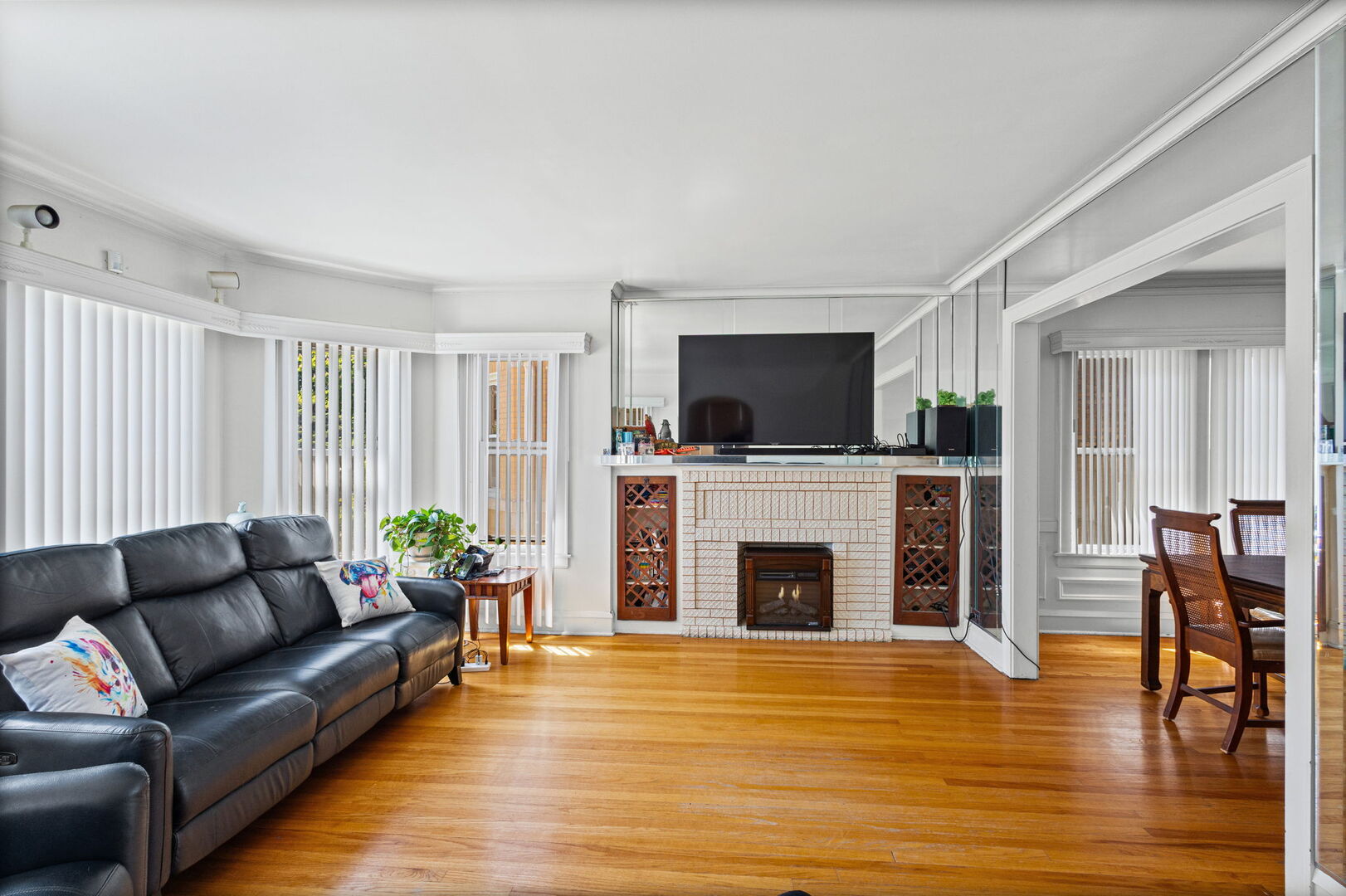 5224 West Oakdale Avenue Chicago IL 60641
