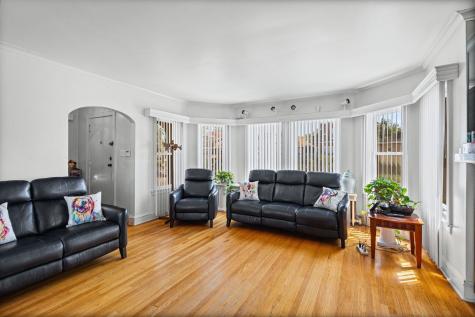5224 West Oakdale Avenue Chicago IL 60641
