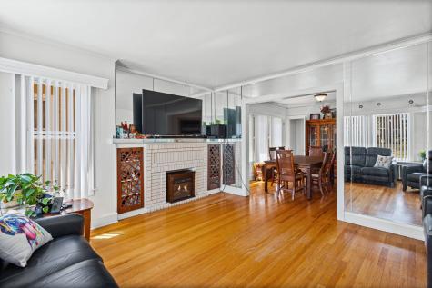 5224 West Oakdale Avenue Chicago IL 60641