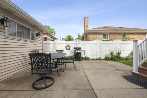 3858 West 99th Street Evergreen Park IL 60805