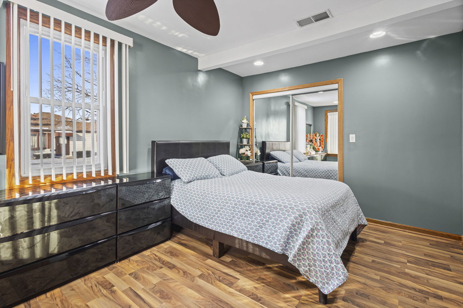 4901 South Lorel Avenue Chicago IL 60638