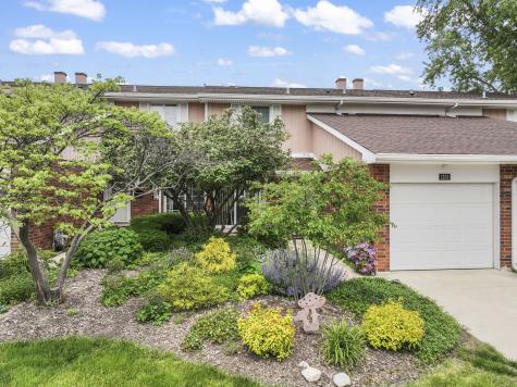 1253 Reading Court Wheaton IL 60189
