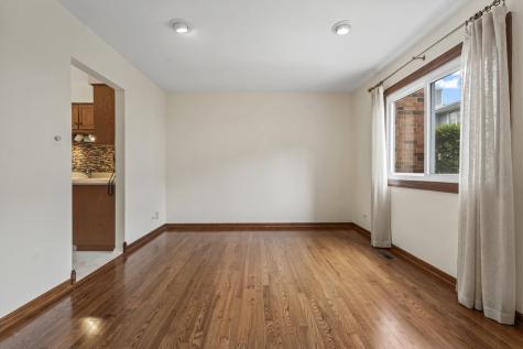 1253 Reading Court Wheaton IL 60189