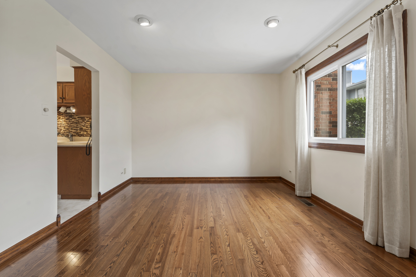 1253 Reading Court Wheaton IL 60189