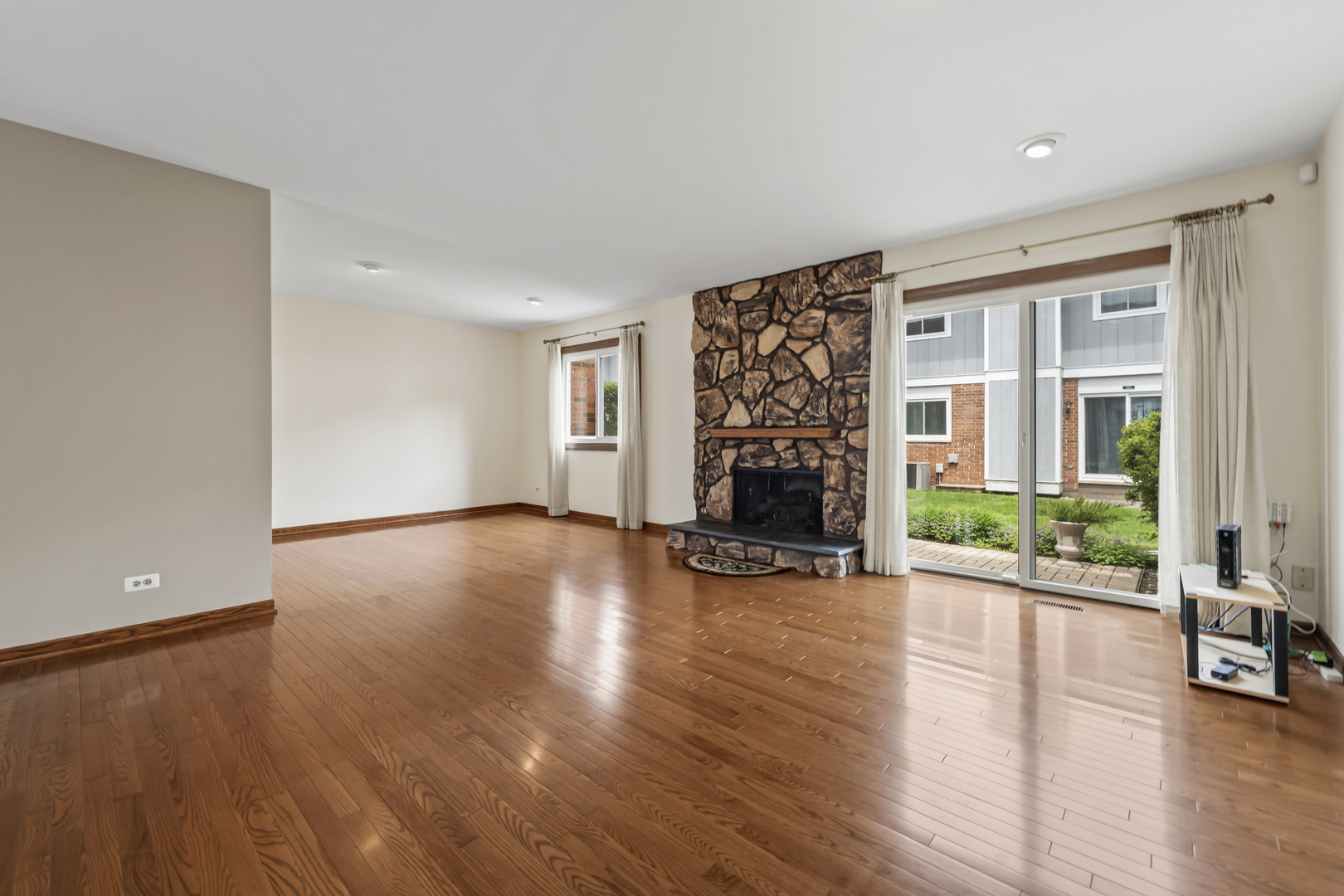 1253 Reading Court Wheaton IL 60189