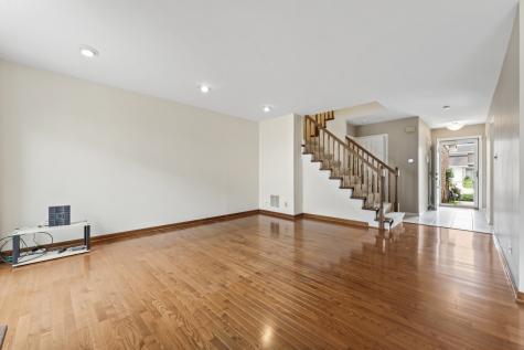 1253 Reading Court Wheaton IL 60189