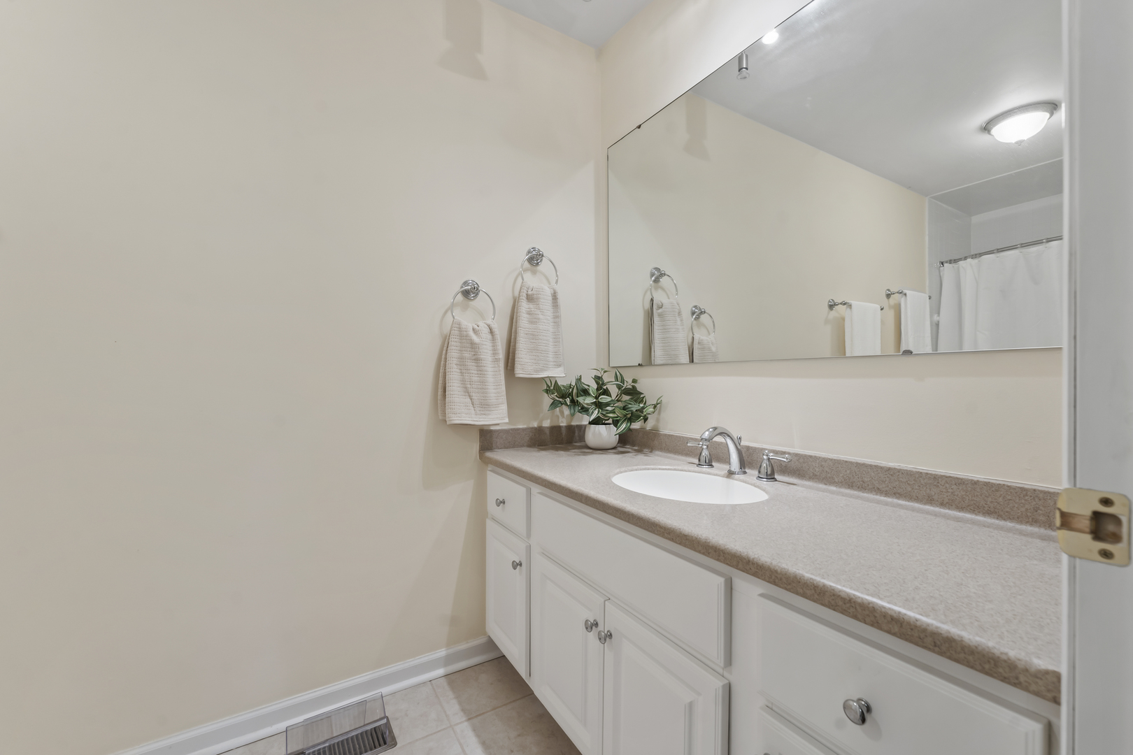 1253 Reading Court Wheaton IL 60189