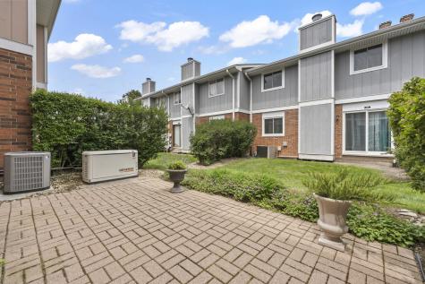1253 Reading Court Wheaton IL 60189