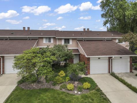 1253 Reading Court Wheaton IL 60189