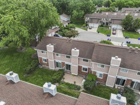 1253 Reading Court Wheaton IL 60189