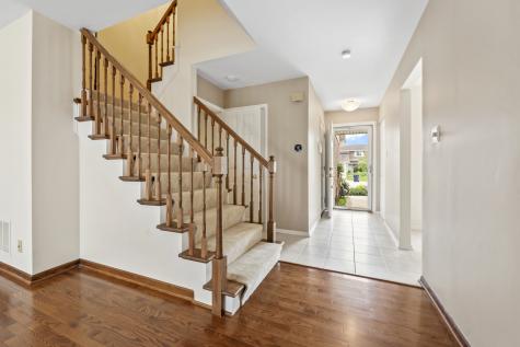 1253 Reading Court Wheaton IL 60189