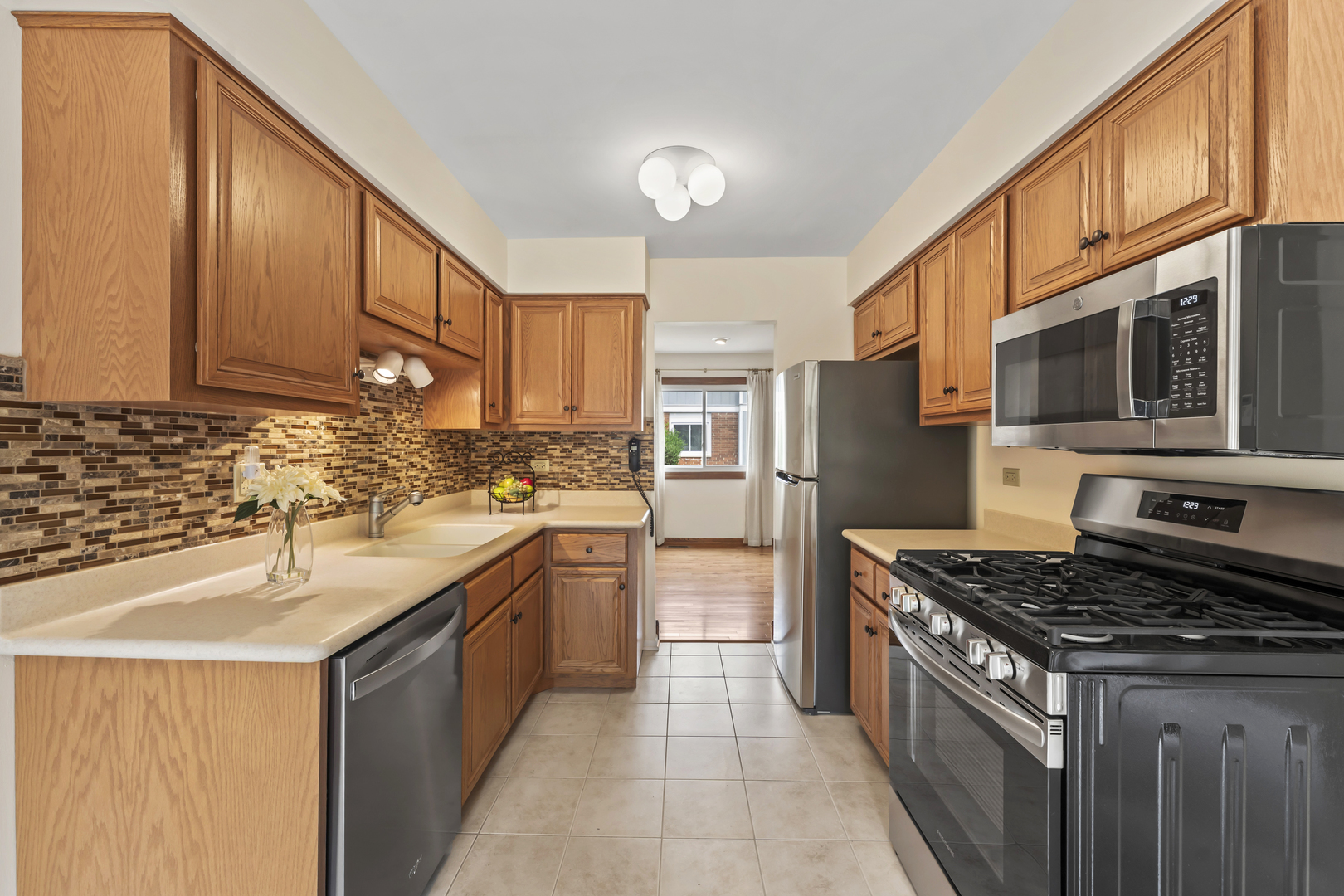 1253 Reading Court Wheaton IL 60189