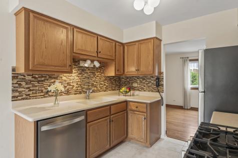 1253 Reading Court Wheaton IL 60189