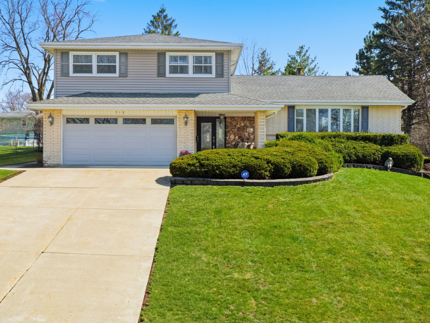 715 Pinecroft Drive Roselle IL 60172