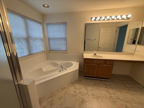 17080 West Cunningham Court Libertyville IL 60048