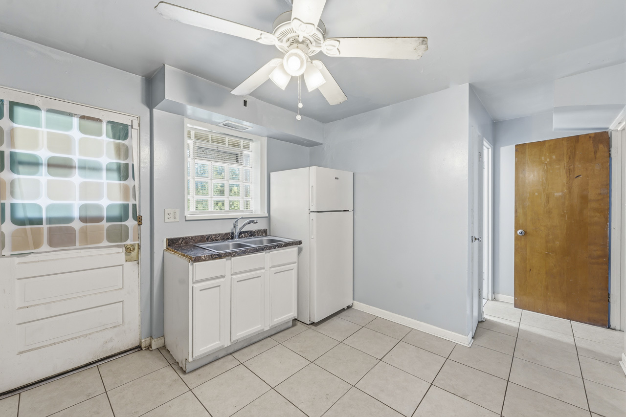 7843 South Yates Boulevard Chicago IL 60649