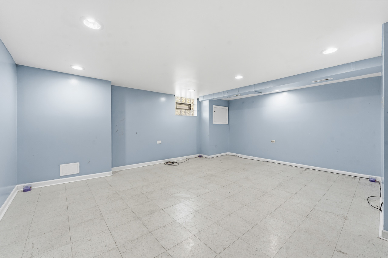 7843 South Yates Boulevard Chicago IL 60649