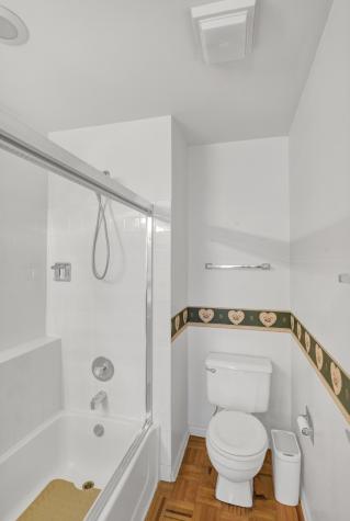 6 Dartmouth Court Streamwood IL 60107