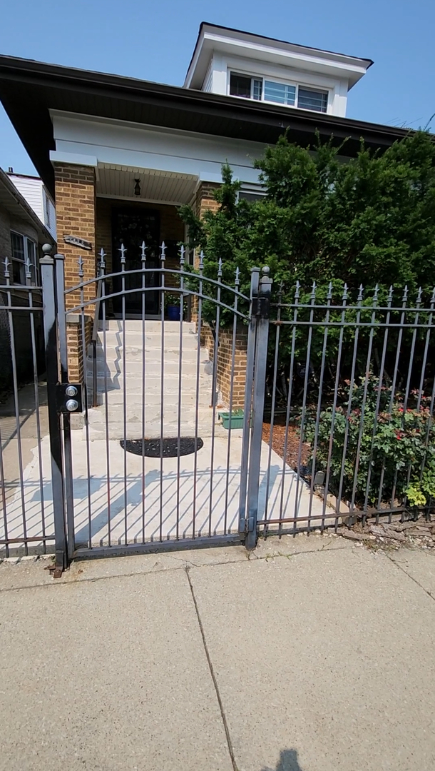 7822 South Throop Street Chicago IL 60620