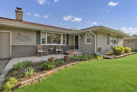405 Thomas Drive Sycamore IL 60178