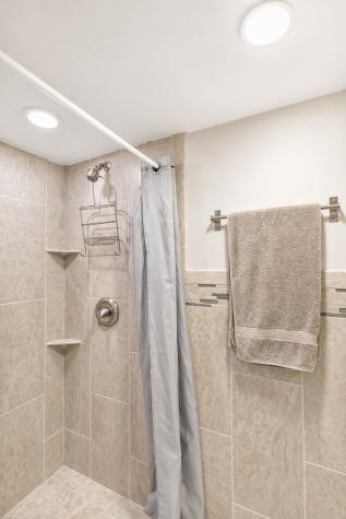405 Thomas Drive Sycamore IL 60178