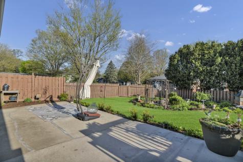 405 Thomas Drive Sycamore IL 60178