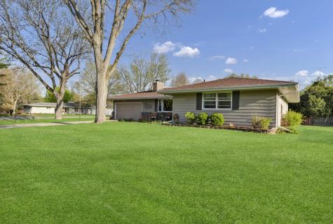 405 Thomas Drive Sycamore IL 60178