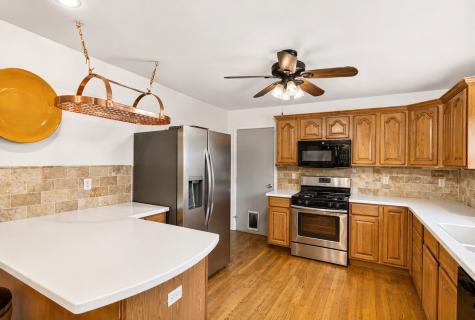 405 Thomas Drive Sycamore IL 60178