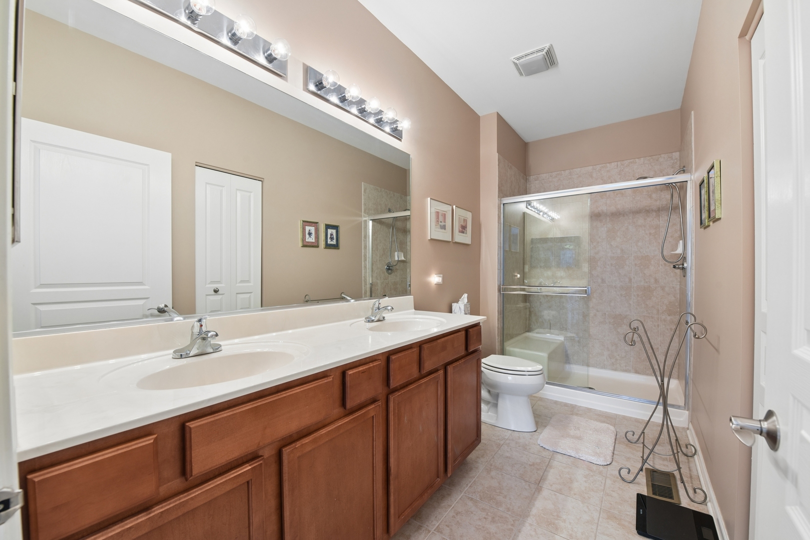 1104 Heathrow Lane Aurora IL 60502